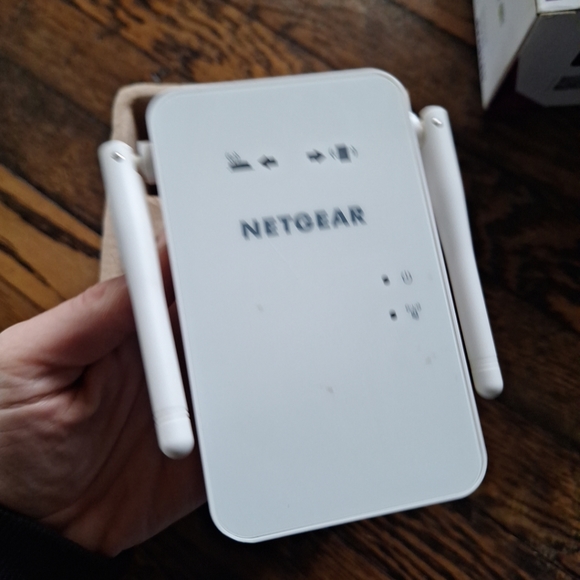 Netgear WiFi Range Extender #EX6100 - Picture 10 of 11
